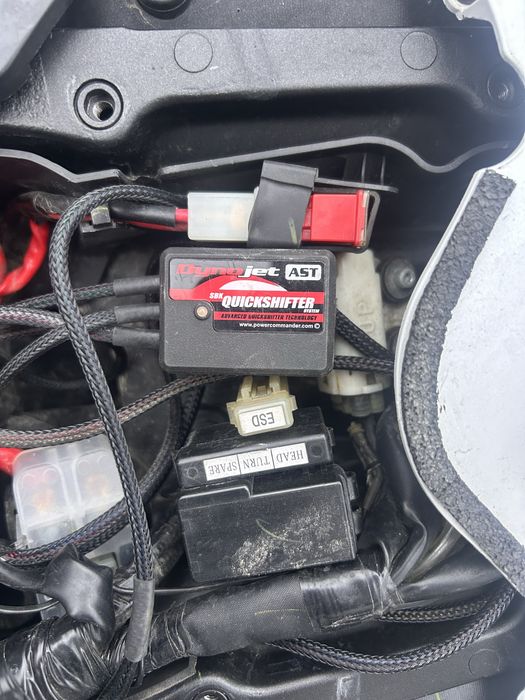 Yamaha R1 RN22 Lift Akrapovic quickshifter „06/2014r”