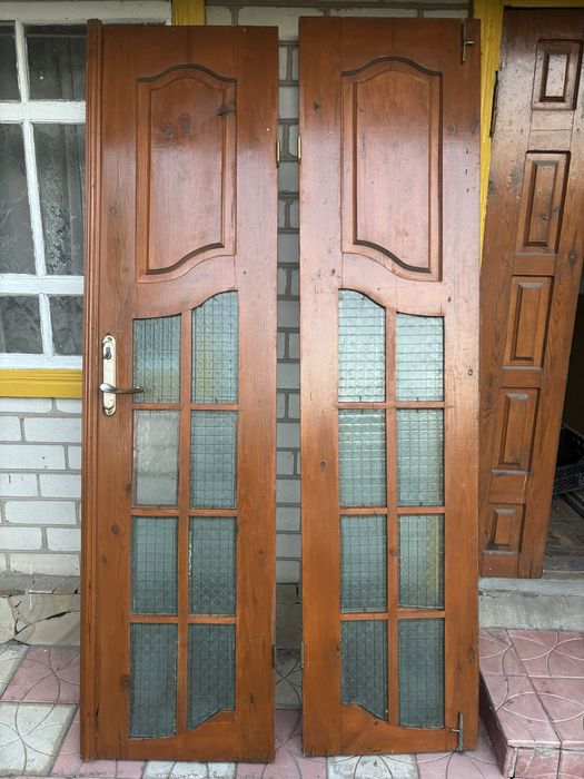 Двері деревяні вхідні