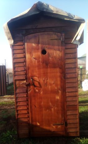 Дерев'яний туалет