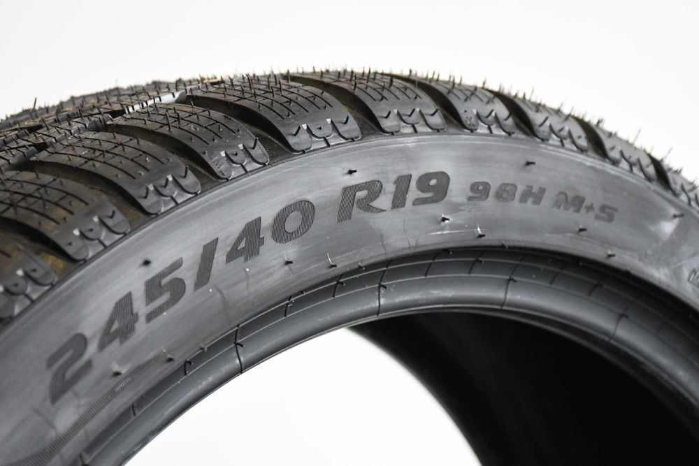 2x Opona zimowa Pirelli PZero Winter 245/40 R19 Runflat BMW * 2025r