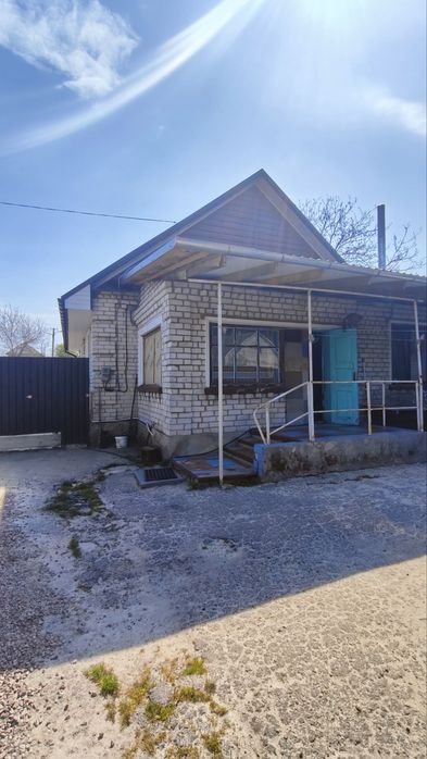 Продаж будинку в ближньому пригороді. Торг.