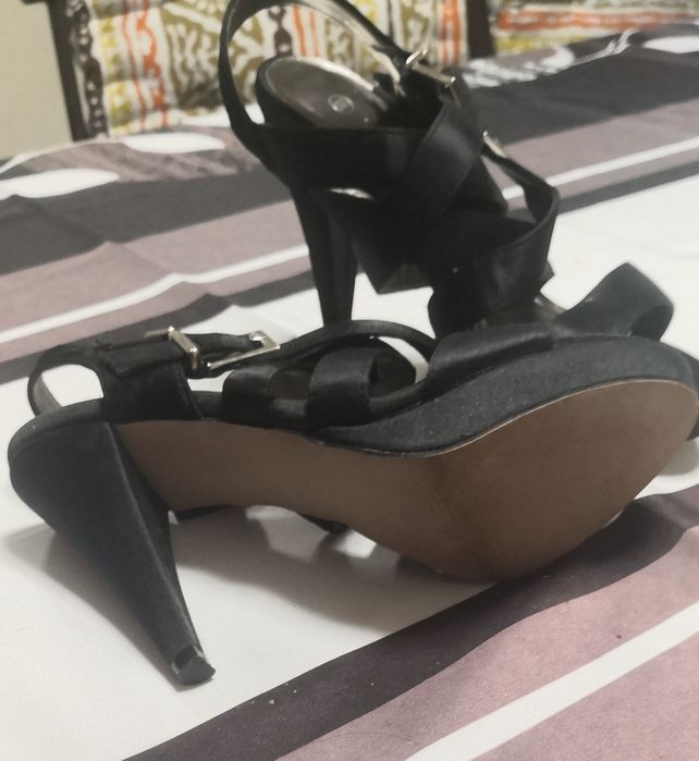 Sandália salto alto