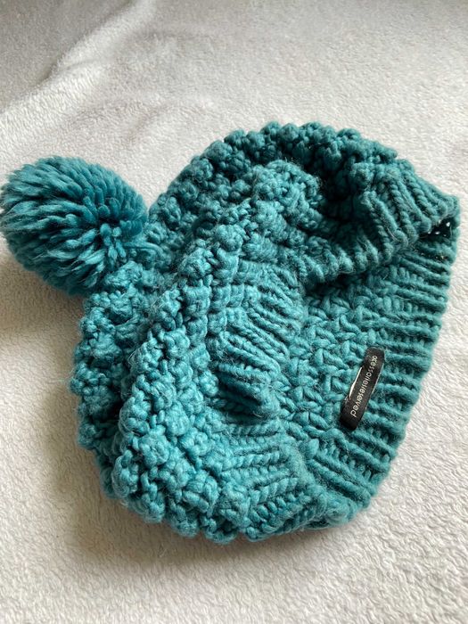 Reserved czapka niebieska morska z pomponem