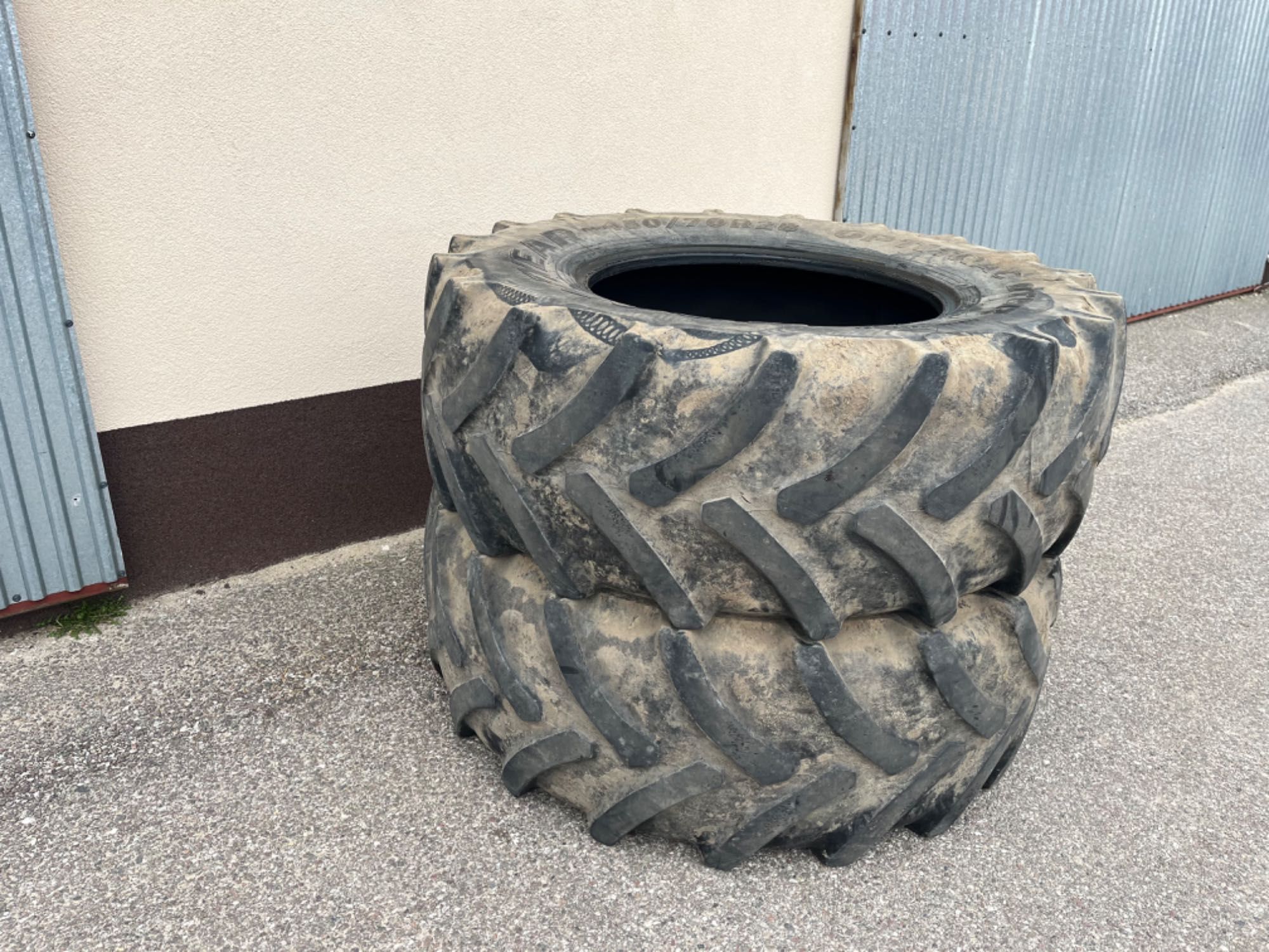 Dwie opony 480/70 R 28