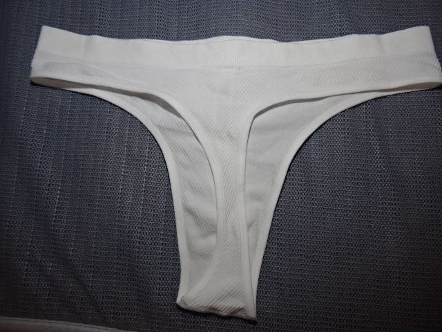 Primark prążkowane białe stringi XL