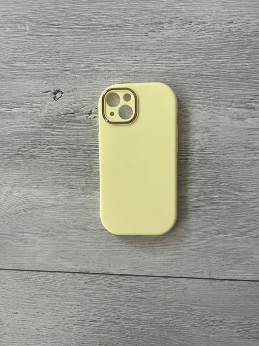 Żółte Etui iphone 13