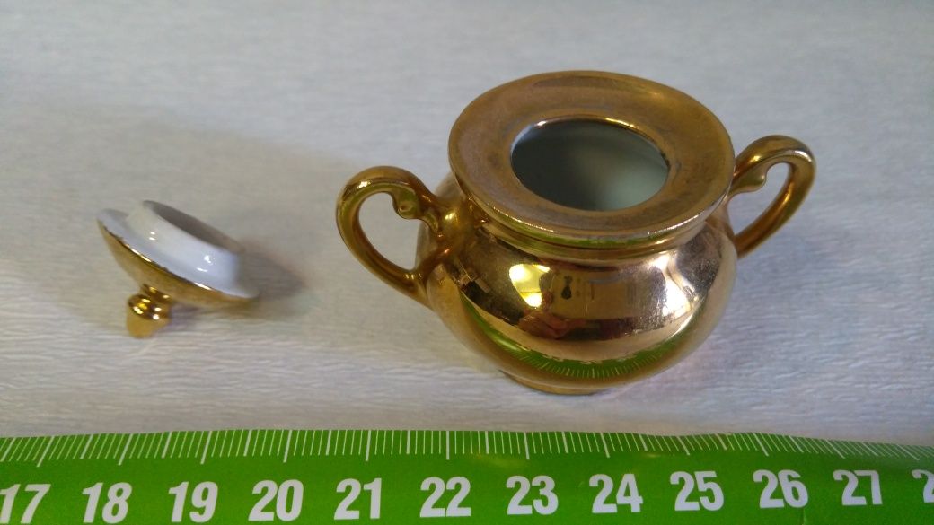 Miniatura cukiernicy złoconej sygnowana Ćmielów w cenie 150 zł