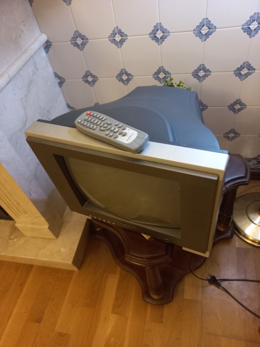 URGENTE*Televisão antiga