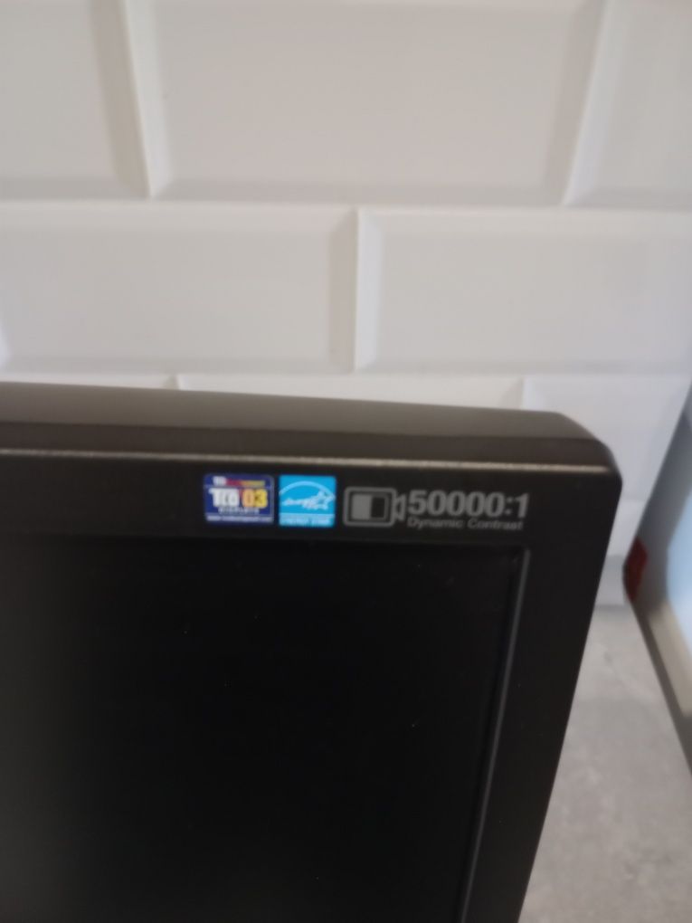 Monitor Samsung 943 SN