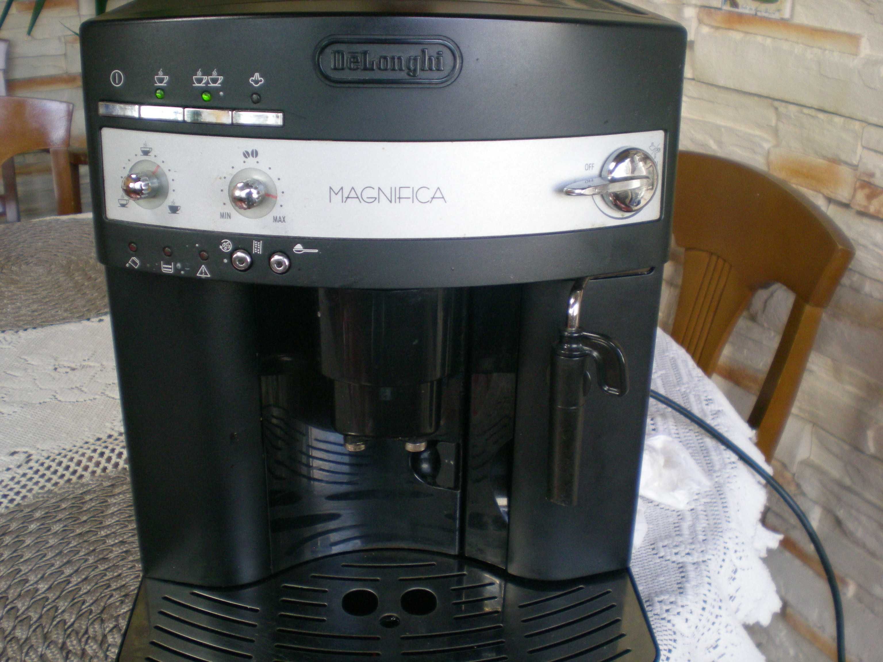 Ekspres Delonghi Magnifica Ecam 3000 B ekspres ciśnieniowy