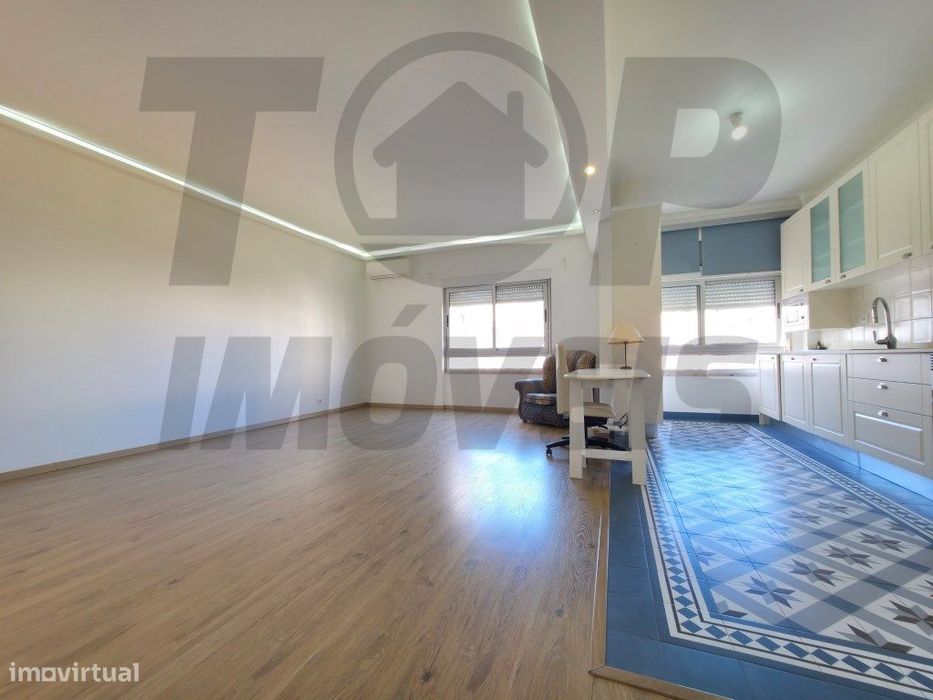 Apartamento T3 - Remodelado -na Avenida Ernest Solvay - Póvoa de Sa...