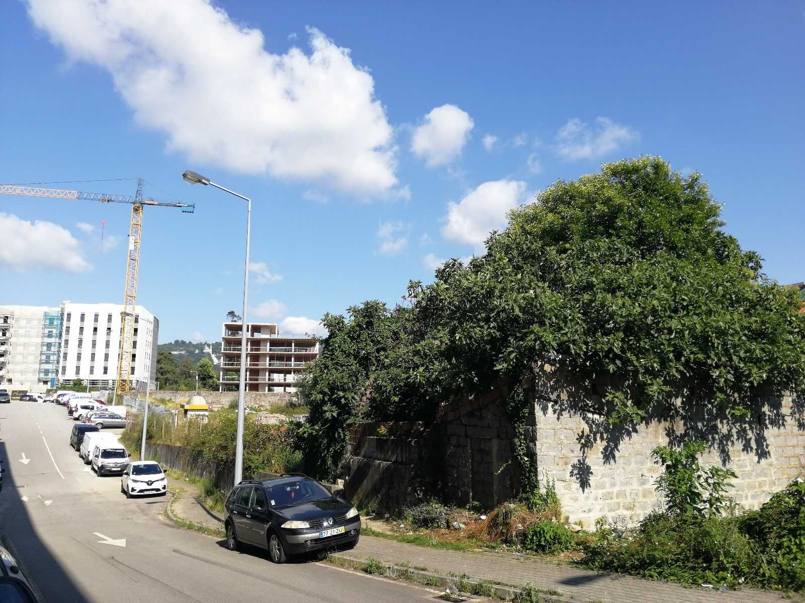 Moradia em São Victor (ruína junto à Fábrica Confiança)