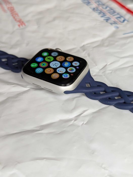 актуальні 26 iOS справні без блокувань Apple Watch series 6 40 silver