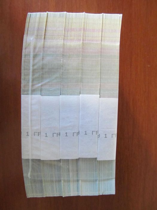 1 гривня 2014рік 5корінців по 100штук