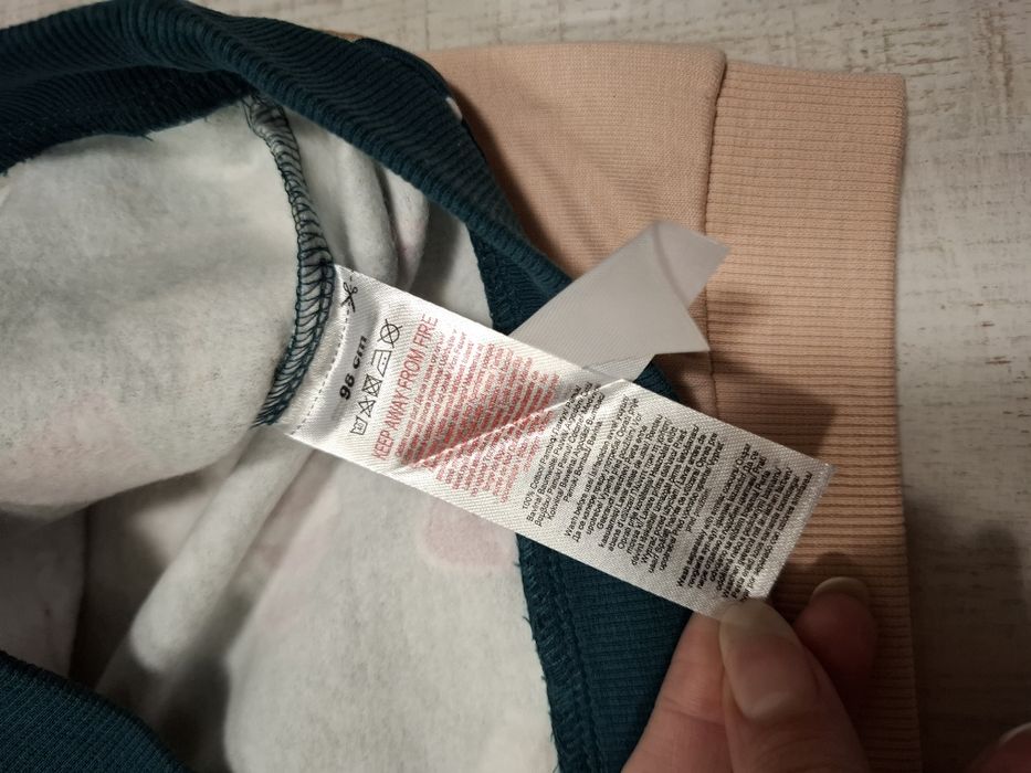 Dwie nowe bluzy 98 świąteczne bluzki longleeve sweatshirt Mikołaj