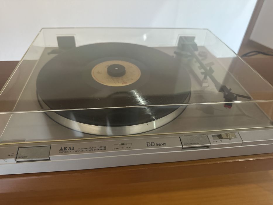Gira discos AKai