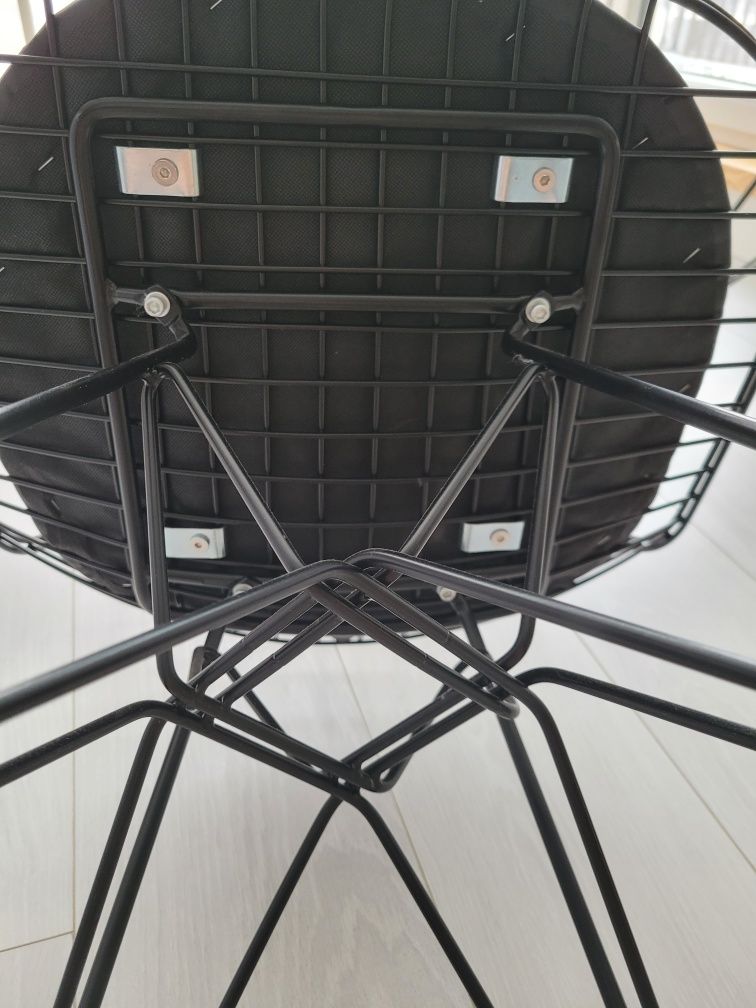 2 krzesła metalowe Elior Zuber