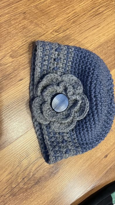 3 czapki damskie retro szydelko 2 szt i filc 1 szt