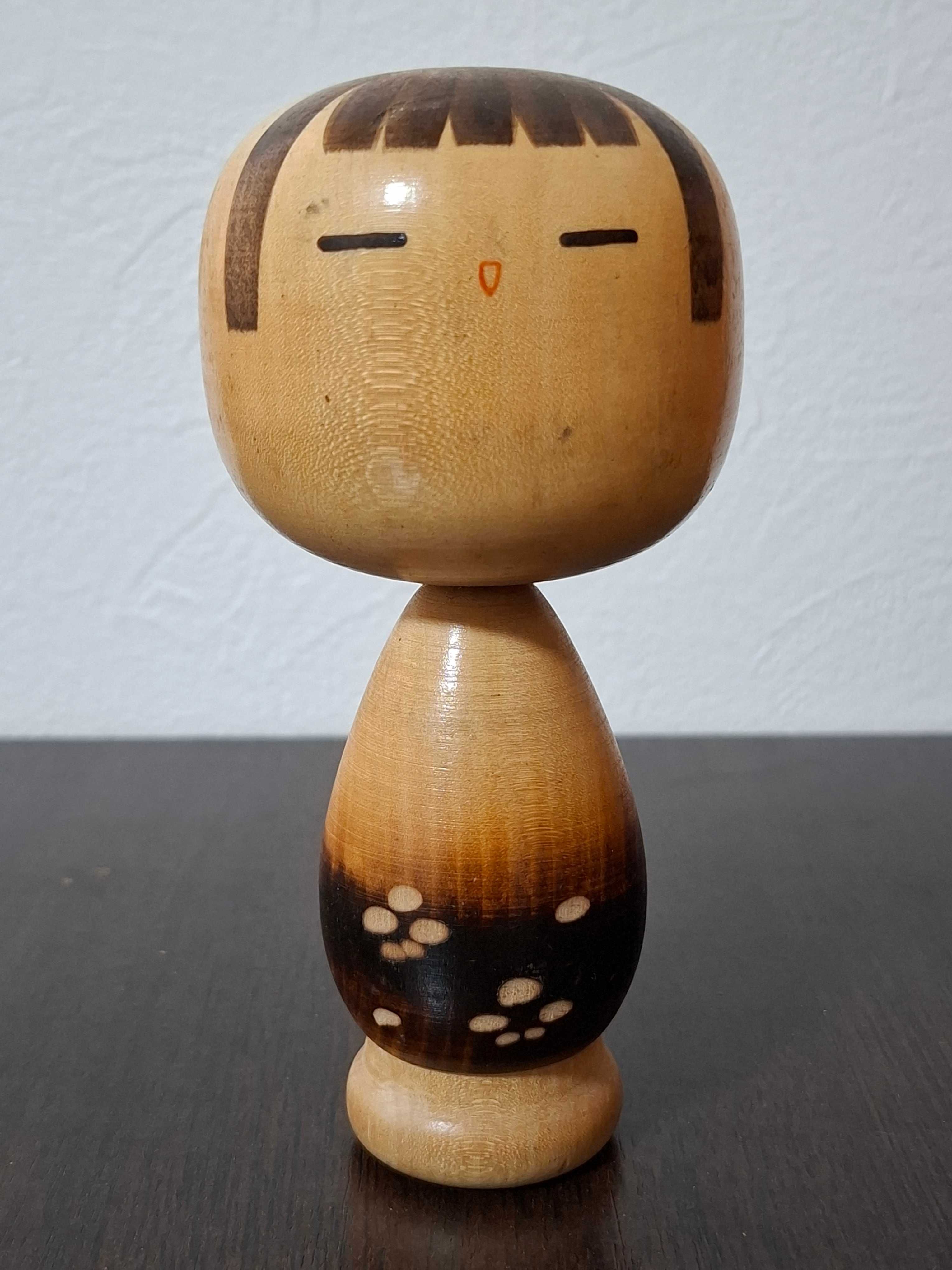 Unikatowa japońska lalka sosaku kokeshi autorstwa Yuji Kawase