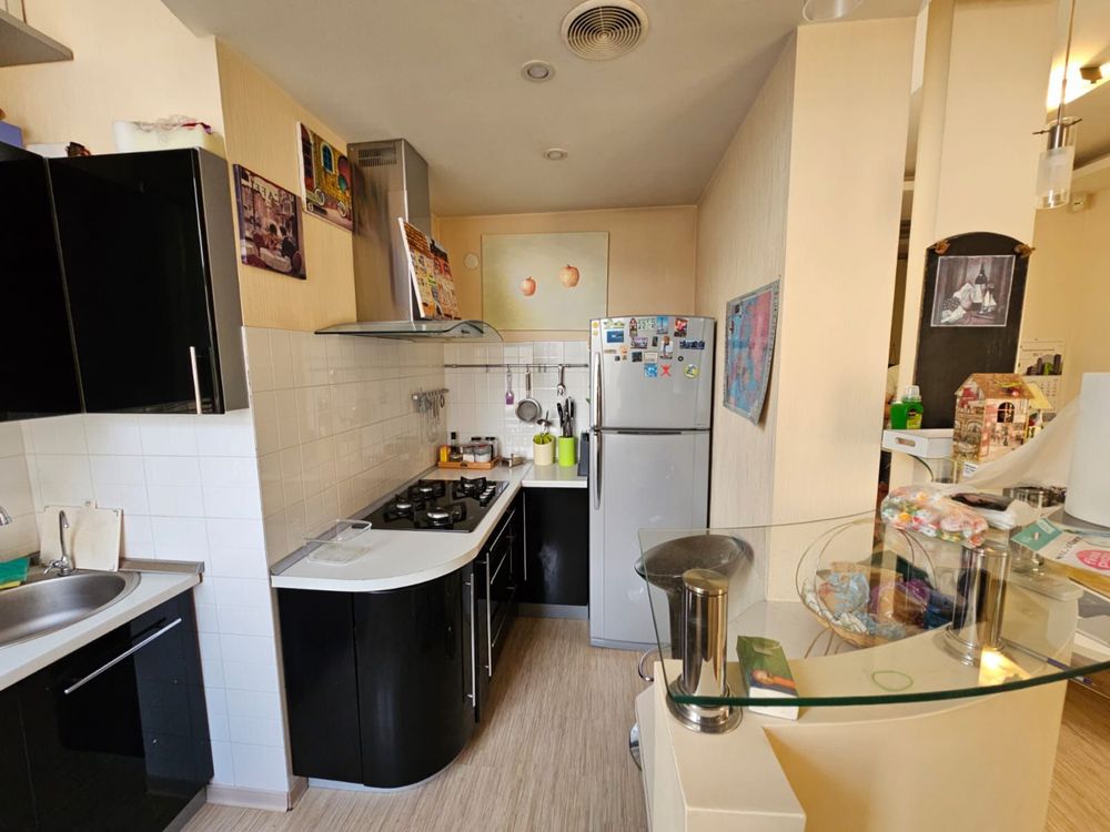 Продам 2х комн квартира Центр(ул. Гоголя 2), сталинка с ремонтом.