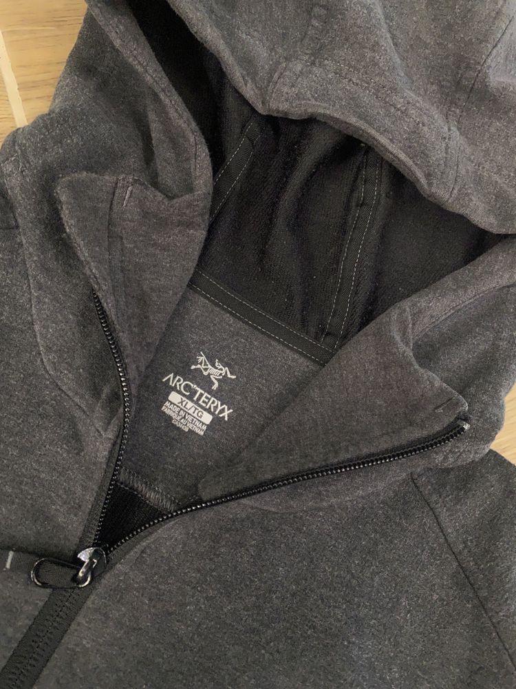 Full-zip Arc’teryx