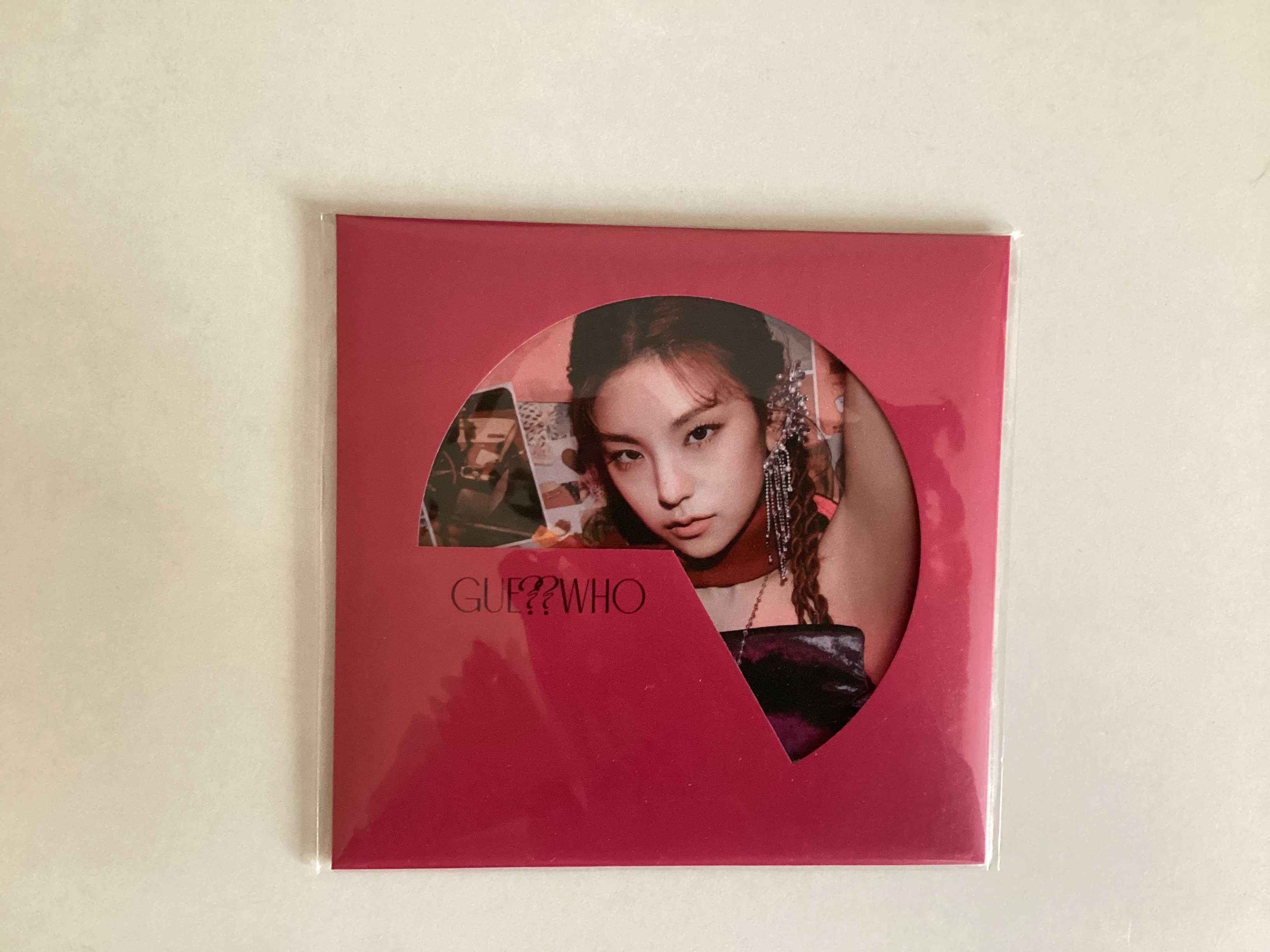 ITZY Guess Who? - Booklet - Kpop