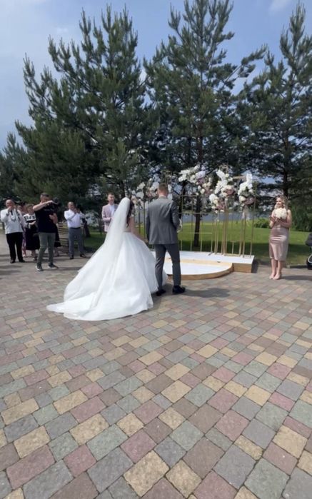 Весільна сукня для принцеси. Не вінчана!