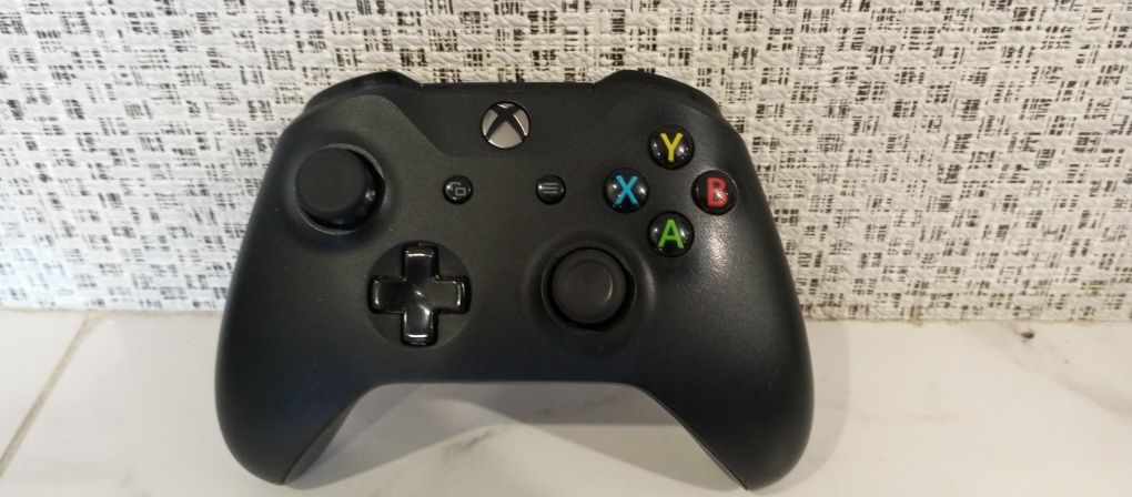 Продам Xbox one s