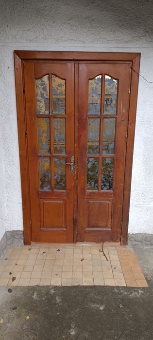 Продам вхідні двері з дерева