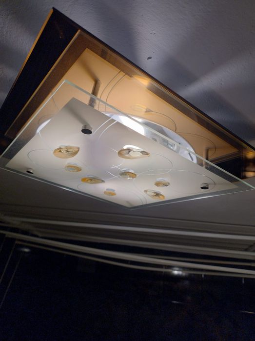 Piękny plafon łazienkowy