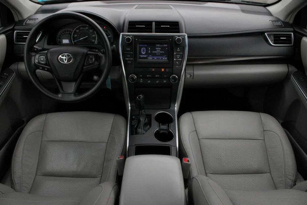 Toyota Camry LE      2015