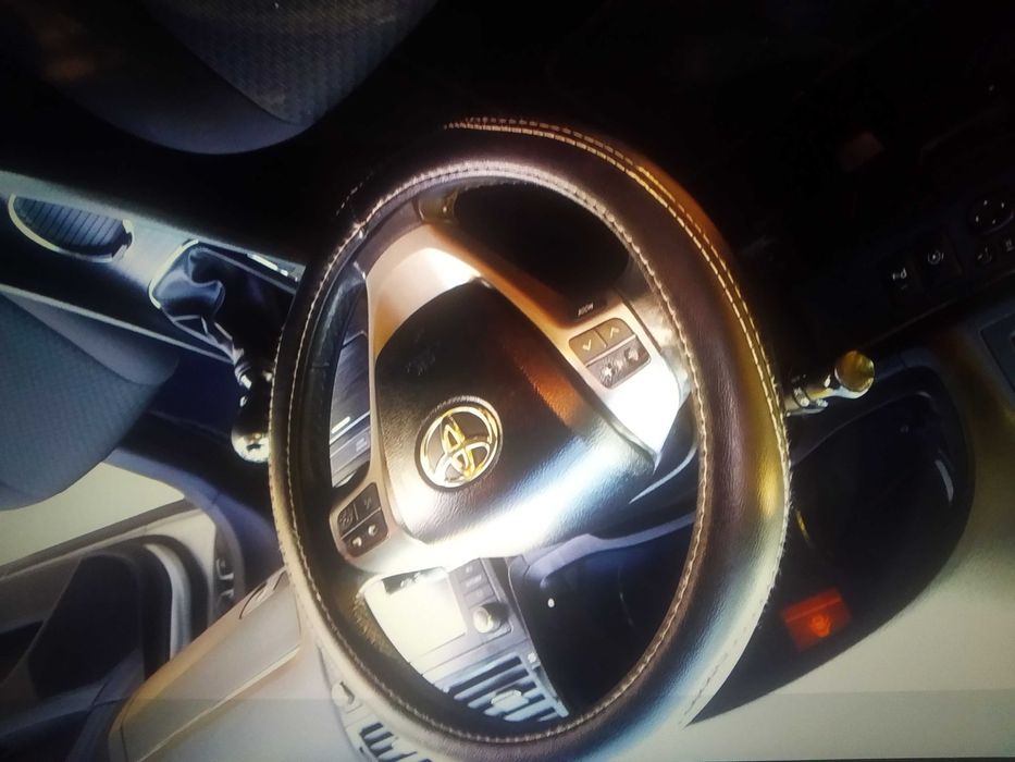 Автомобиль Toyota Avensis т27 универсал.