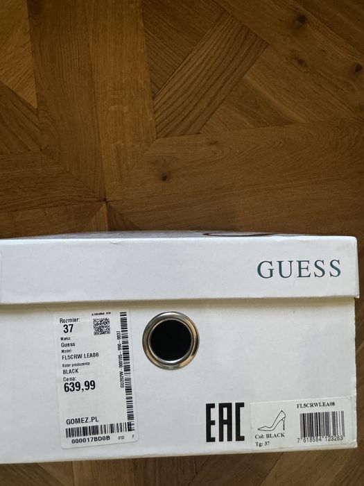 Czarne szpilki Guess