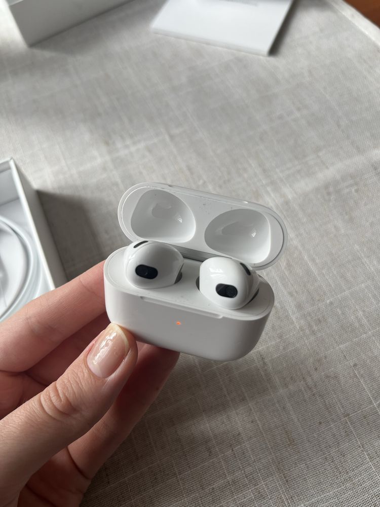 AirPods 3 generacji MegSafe Charging Case jak nowe