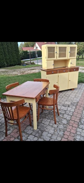 Kredens, stół, krzesła PRL