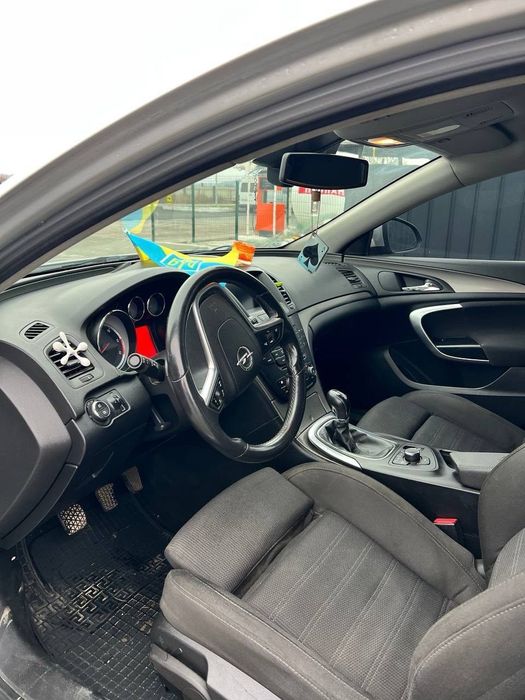 Опель інсігнія 2010. Р.