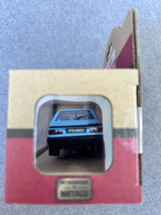 Samochód Polonez model niebieski kolekcja PRL Daffi