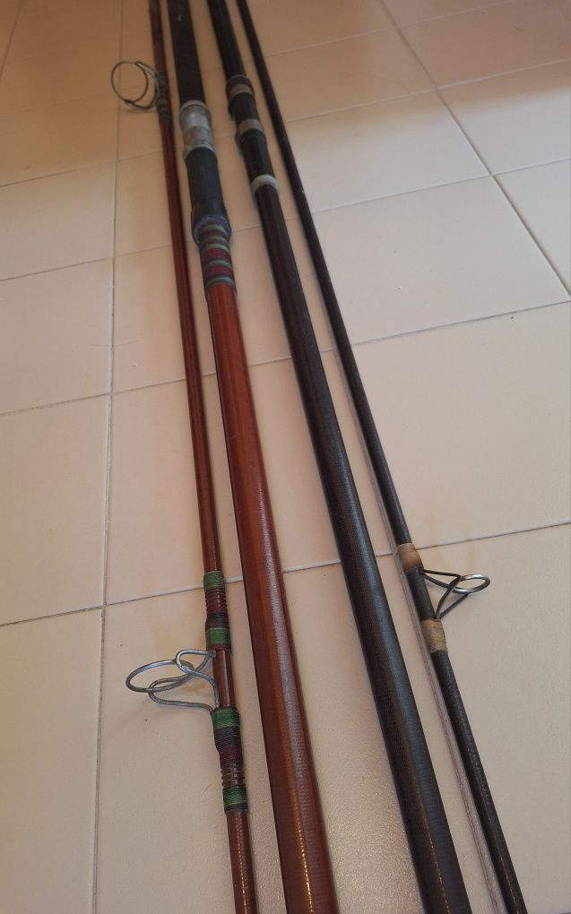 Duas canas de pesca