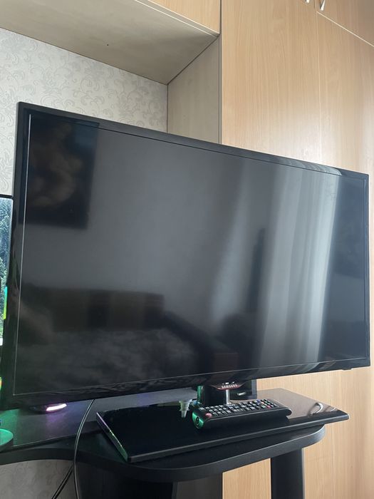 Продам телевизор samsung 32 дюйма UE32F5020AK