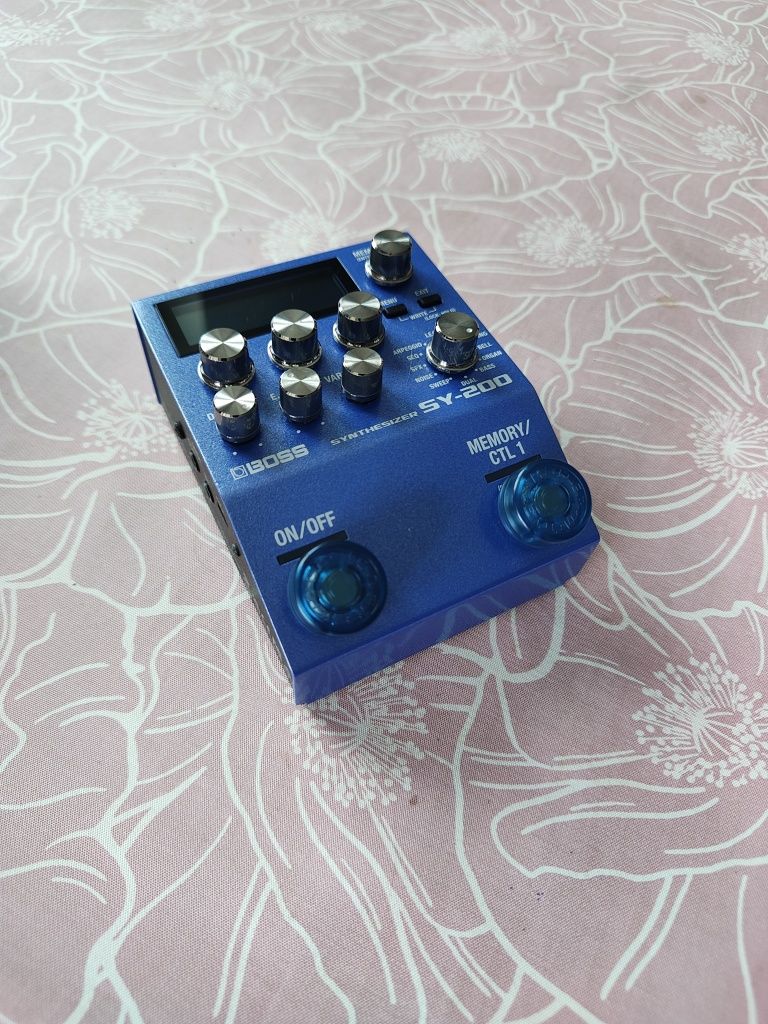 Boss SY 200 syntezator gitarowy