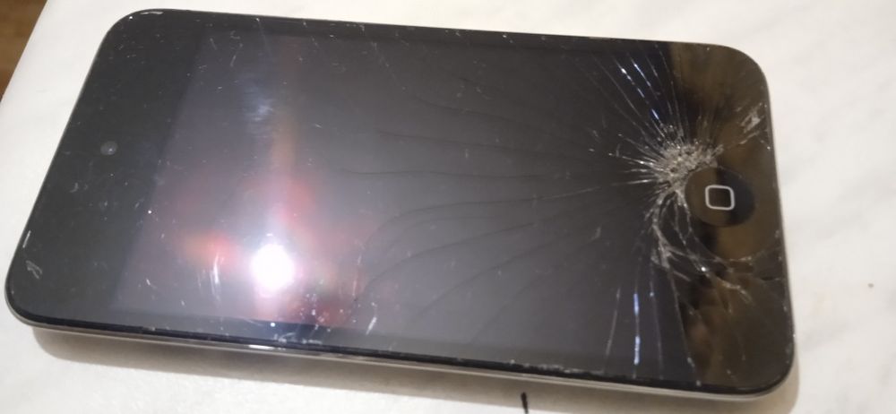 Продам Ipod a1367 8gb на запчасти