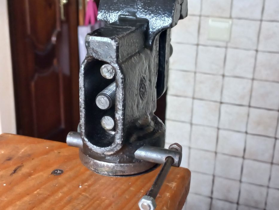 Тиски поворотные  слесарные 60 мм СССР