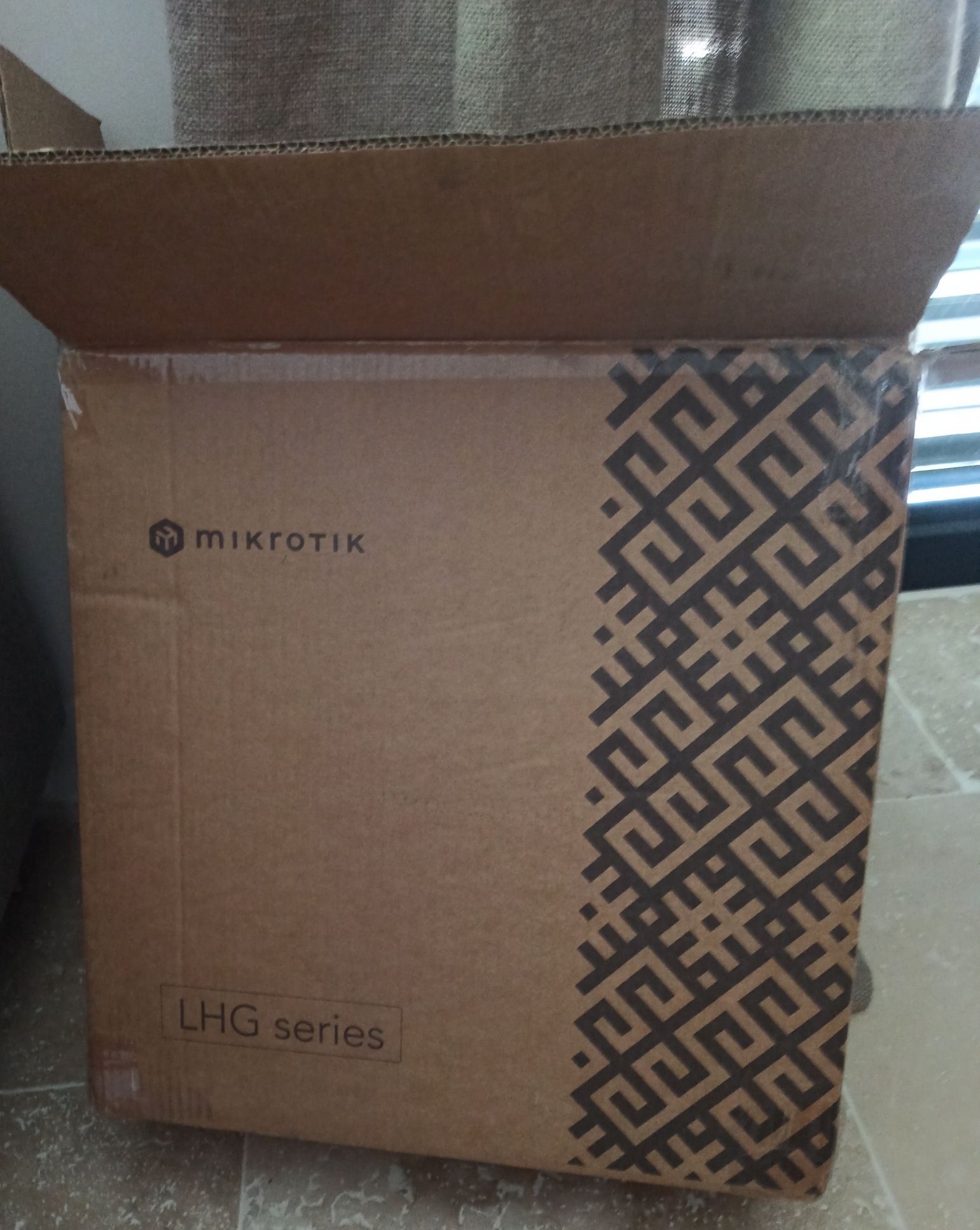 Antena Mikrotik LTE LHG 18