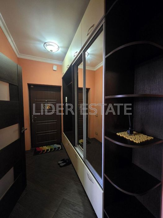 Продам 2-кімнатну квартиру по вул. Гленца