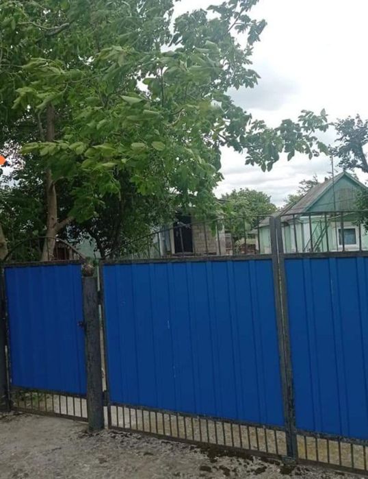 Продам будинок та 40 соток землі по ціні секції в гуртожитку