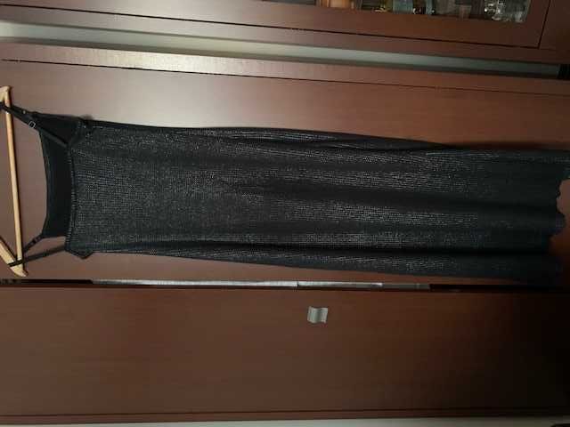 Czarna błyszcząca elegancka suknia wieczorowa MISS BEHAVE