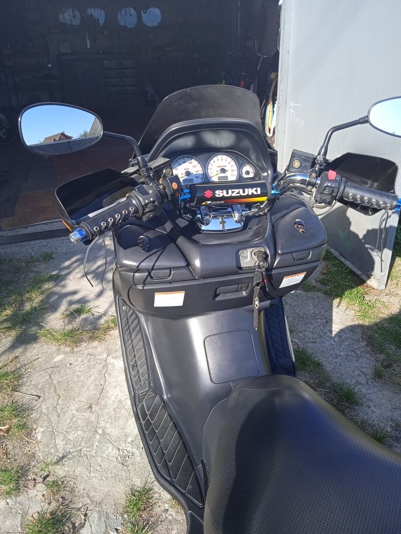 Скутер Suzuki skay wave 250.