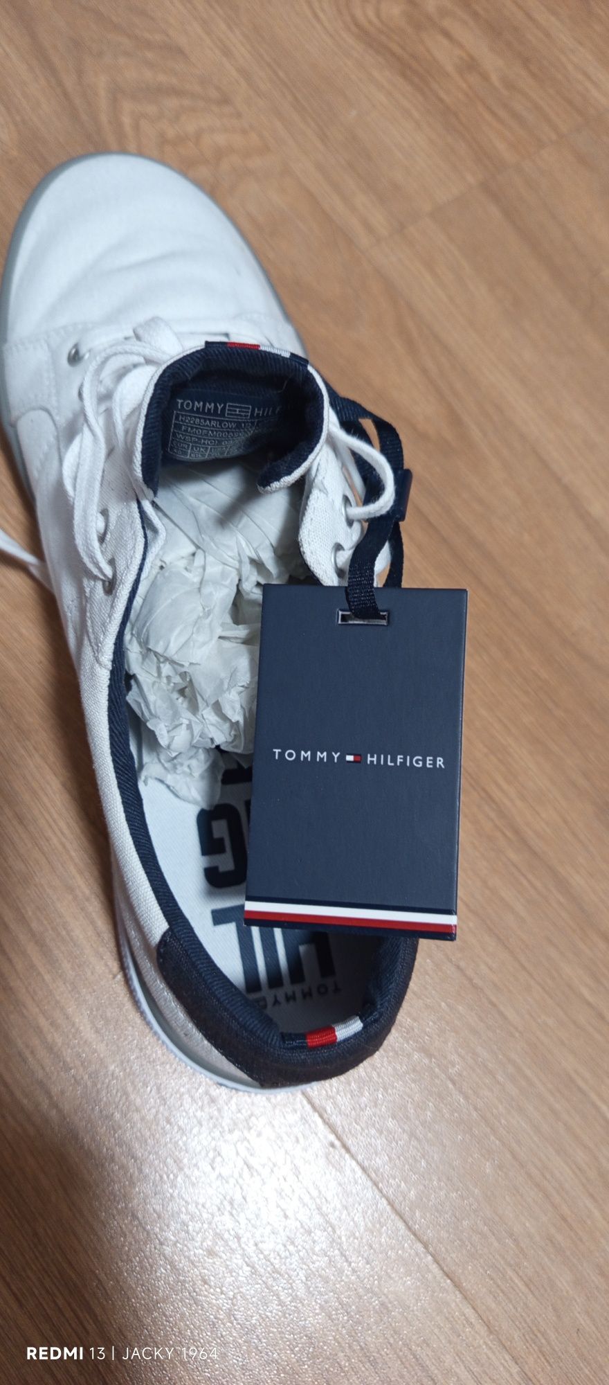 Tênis Tommy Hilfiger brancos