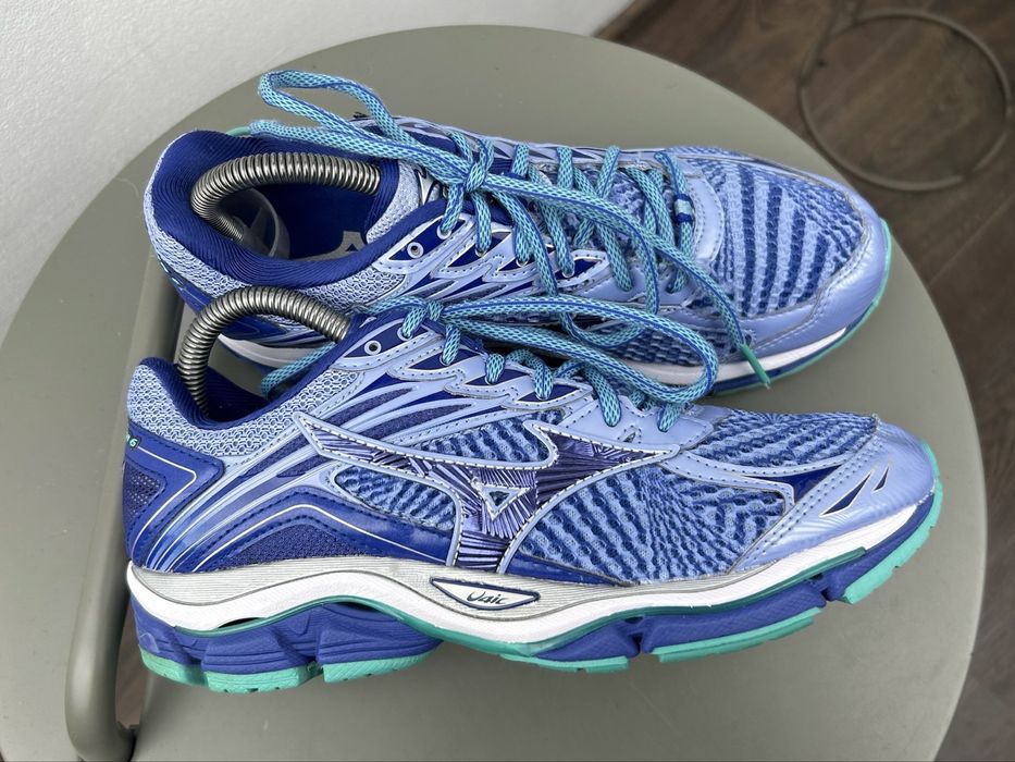 Оригінал! Кросівки Mizuno Wave Enigma 37 розмір MM372