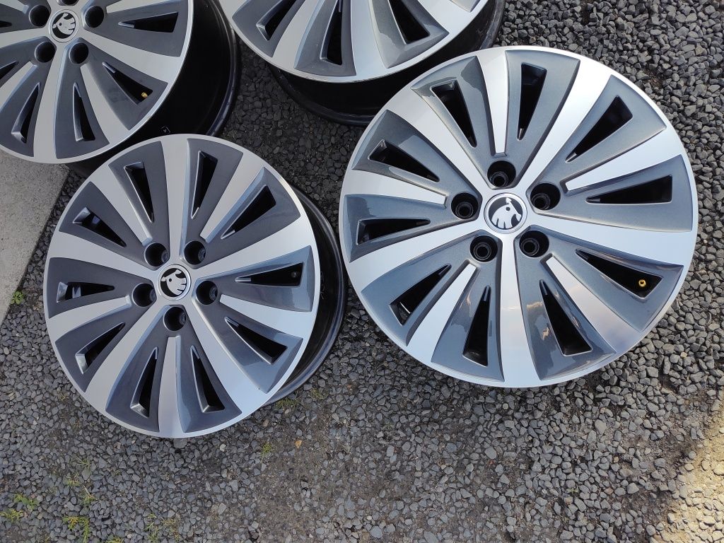 Felgi 5 x 112 R17 Skoda Octavia III IV karoq Superb Oem jak nowe